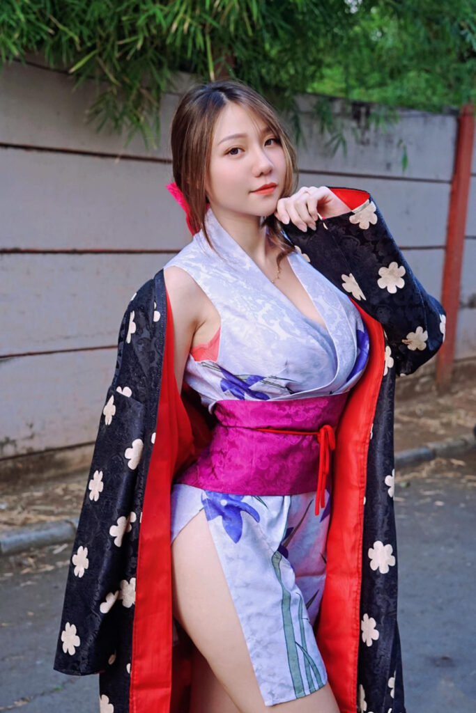 Jena Damayya Seksi Kimono Jepang Senyum manis