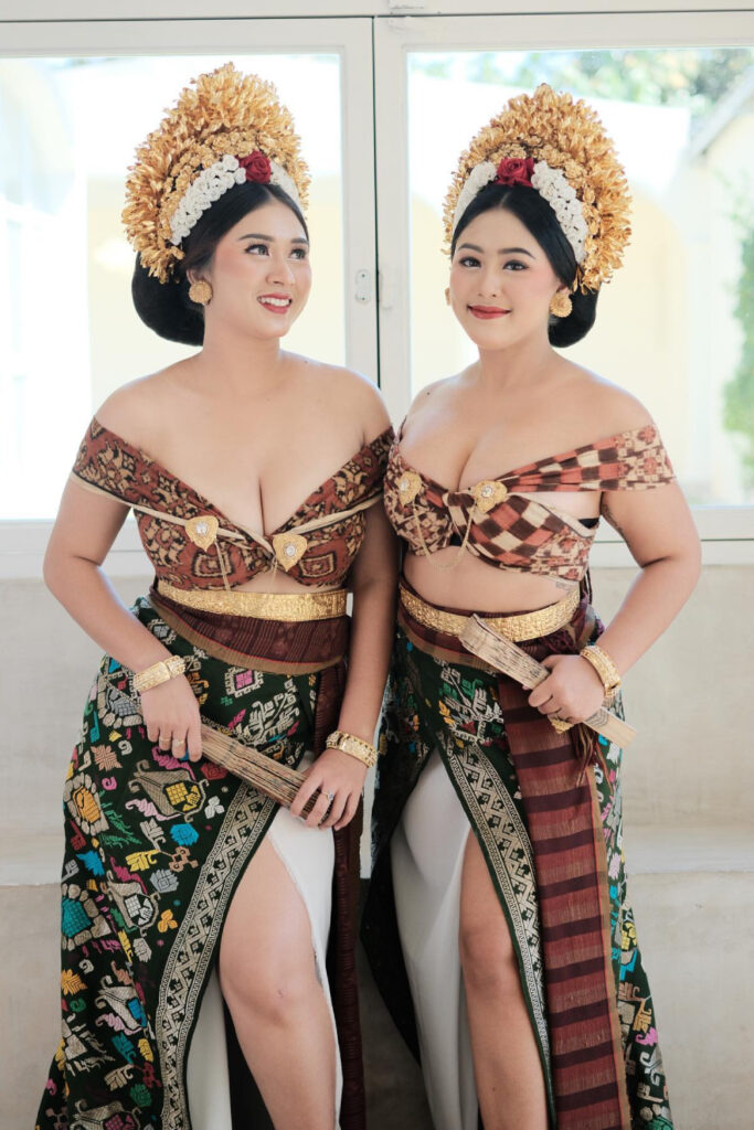 Kebaya Baju Tradisional Bali Seksi Sri Ayu Tarisa Penari kembar