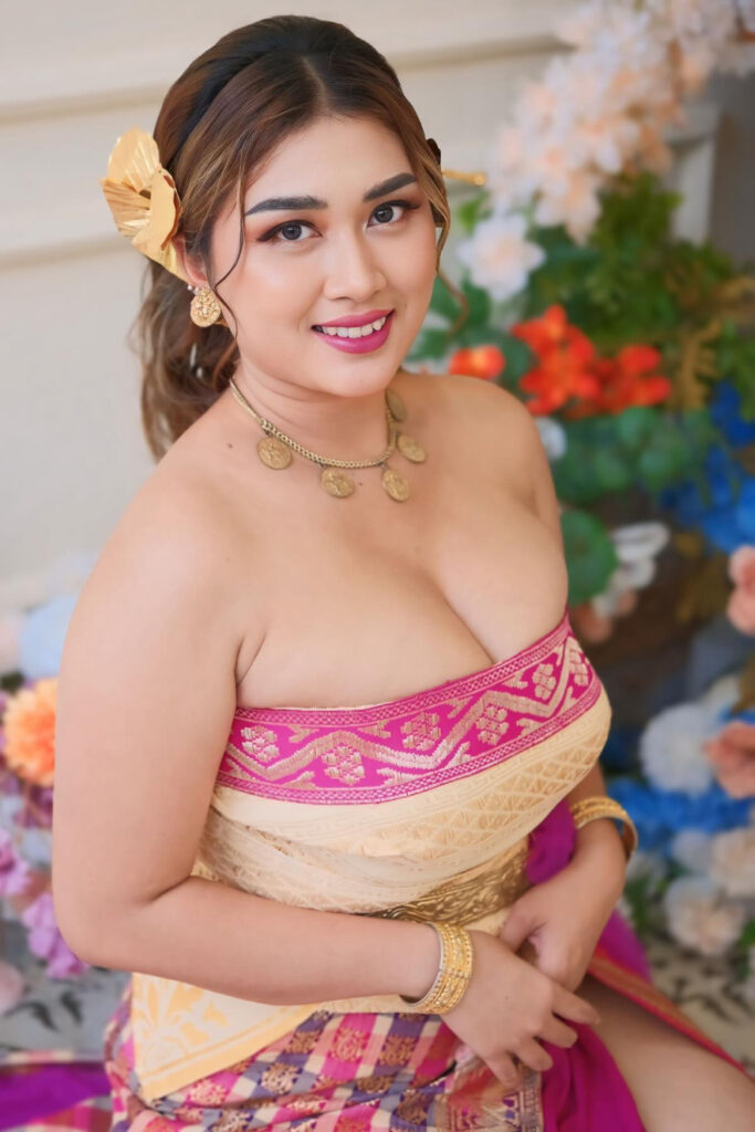 Kebaya Baju Tradisional Bali Seksi Sri Ayu Tarisa ginsul