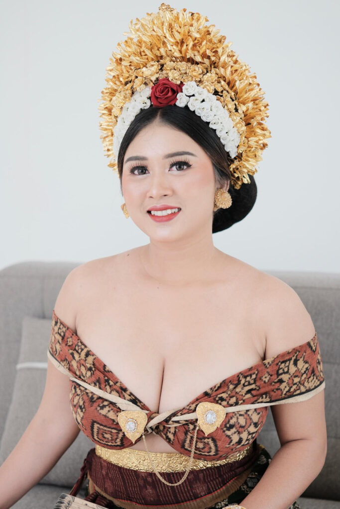 Kebaya Baju Tradisional Bali Seksi Sri Ayu Tarisa smeok