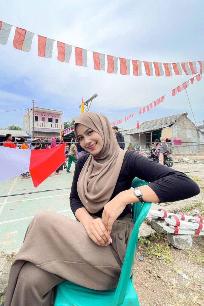 Maharraozra Selebgram Jilbab Cantik Main volli