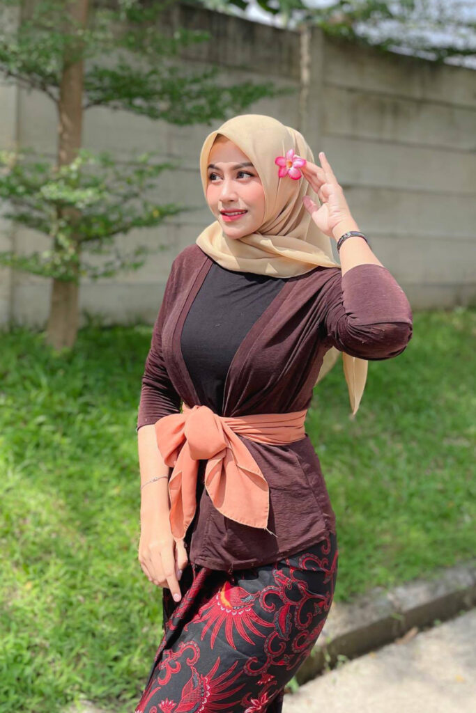 Sarung Batik Cewek Hijab Gadis Bali selebgram hijab maharra ozra