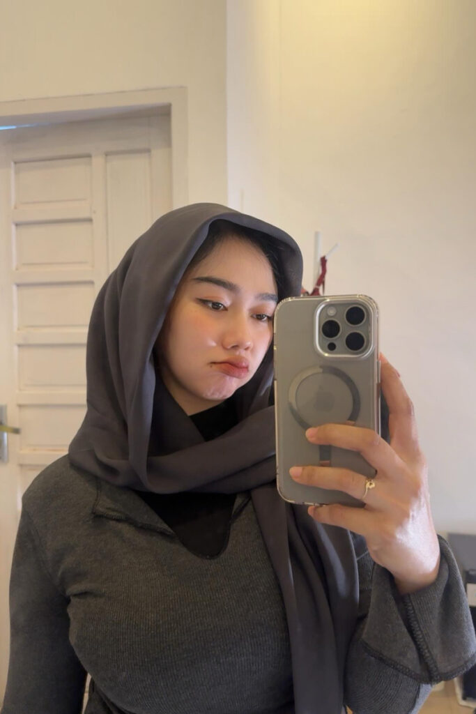 Selebgram Hijab Seksi Bigo Niswahbm Bibir tebal manyun