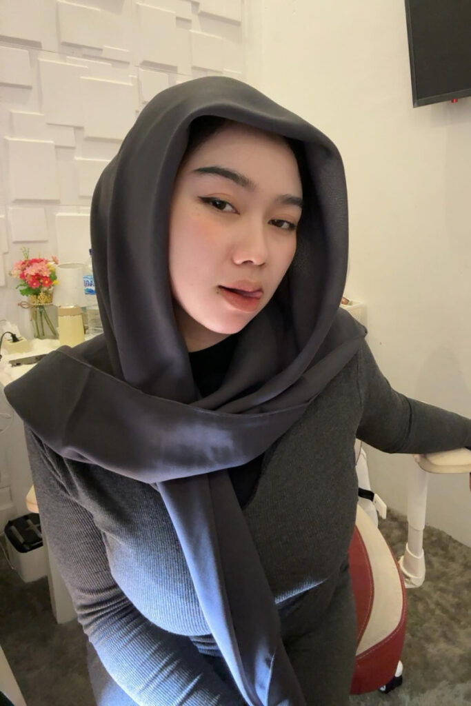 Selebgram Hijab Seksi Bigo Niswahbm Lidah Melet jago jilat