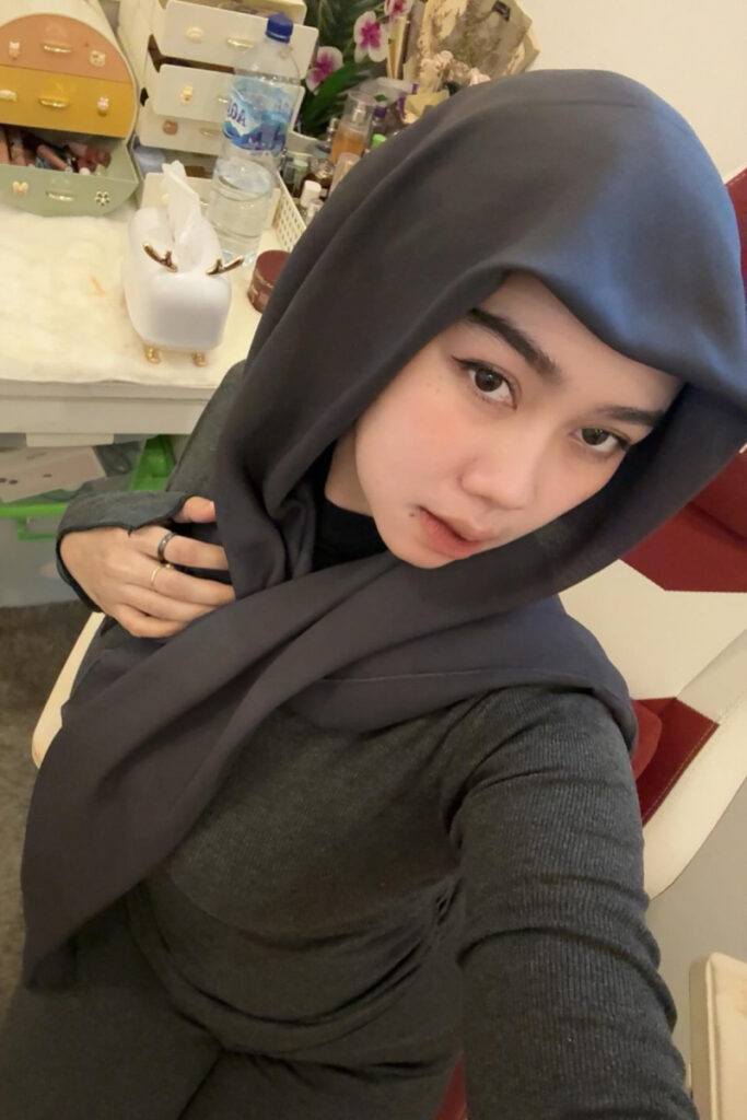 Selebgram Hijab Seksi Bigo Niswahbm Pengen remas dada