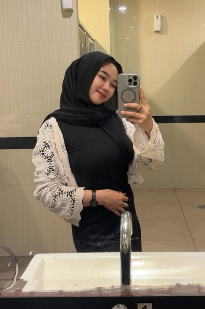 Selebgram Hijab Seksi Bigo Niswahbm Wajah Imut Menggoda