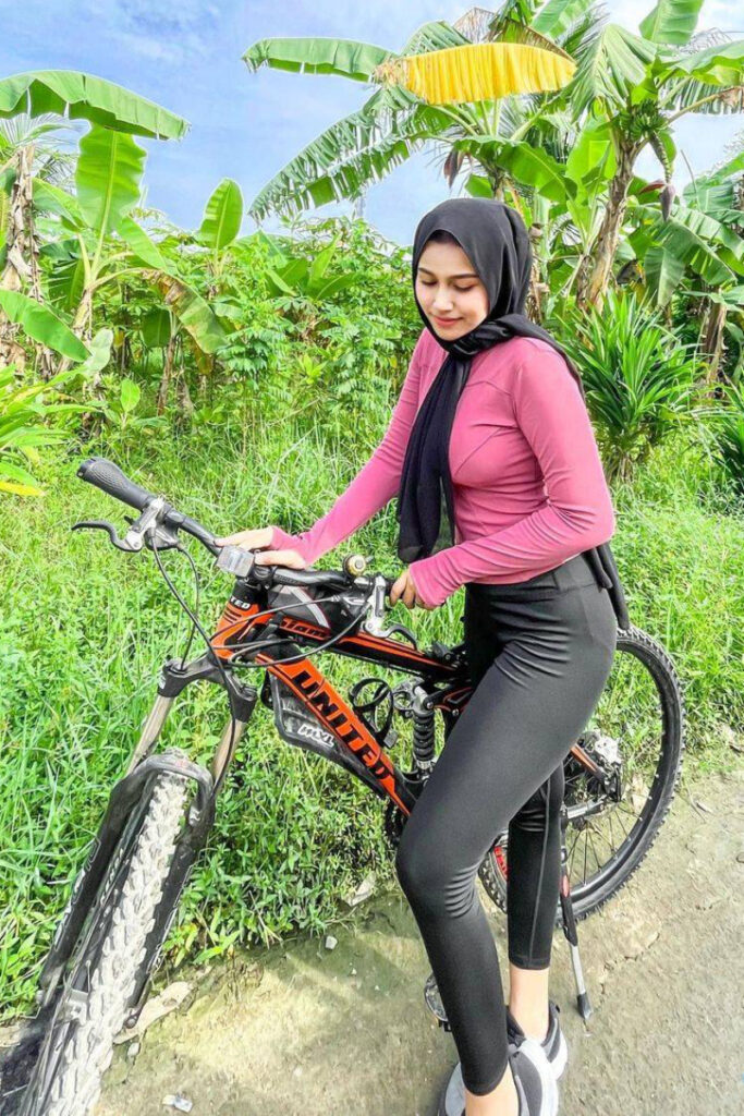 legging ketat Maharraozra Selebgram Jilbab Cantik