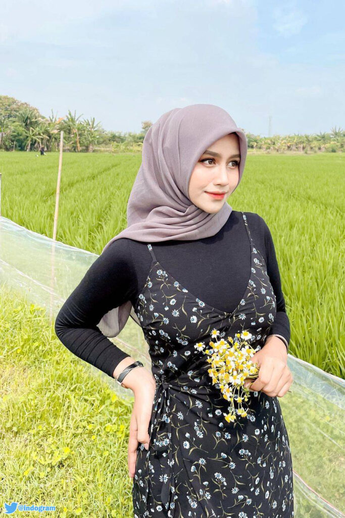 senyum manis di tengah sawah