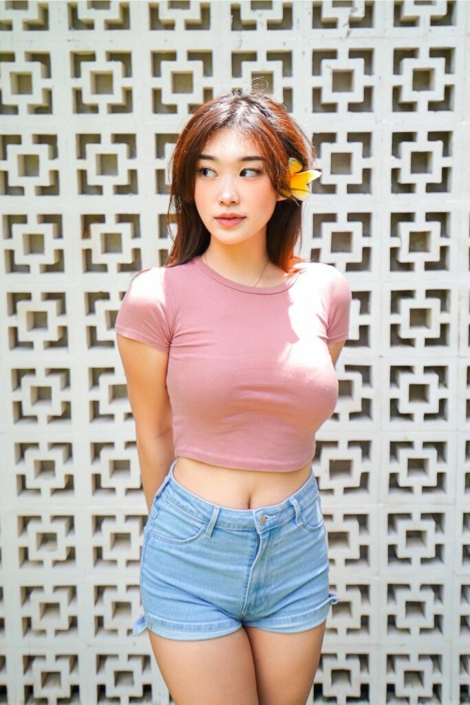 Crop Top Ketat Seksi Livy Renata Kaos Pink Ketat Cameltoe Nyeplak