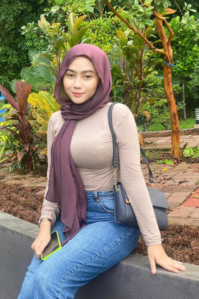 Eyny Mawar Jilbab Hot BUlta manis