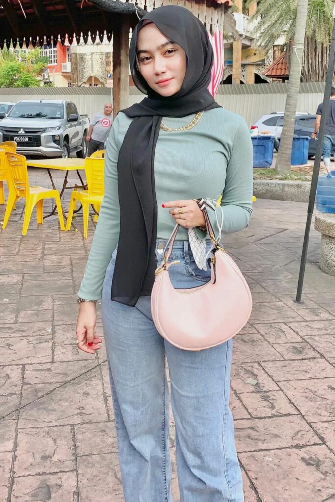 Eyny Mawar Jilbab Hot Celana Jeans Ketat