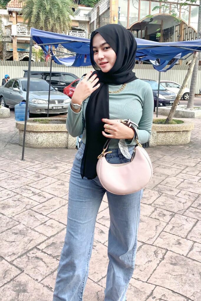 Eyny Mawar Jilbab Hot Kaos Ketat