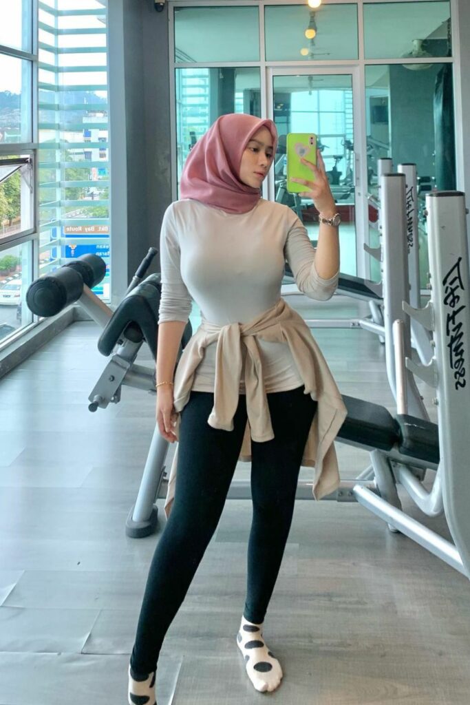 Eyny Mawar Jilbab Hot Legging Manis Seksi