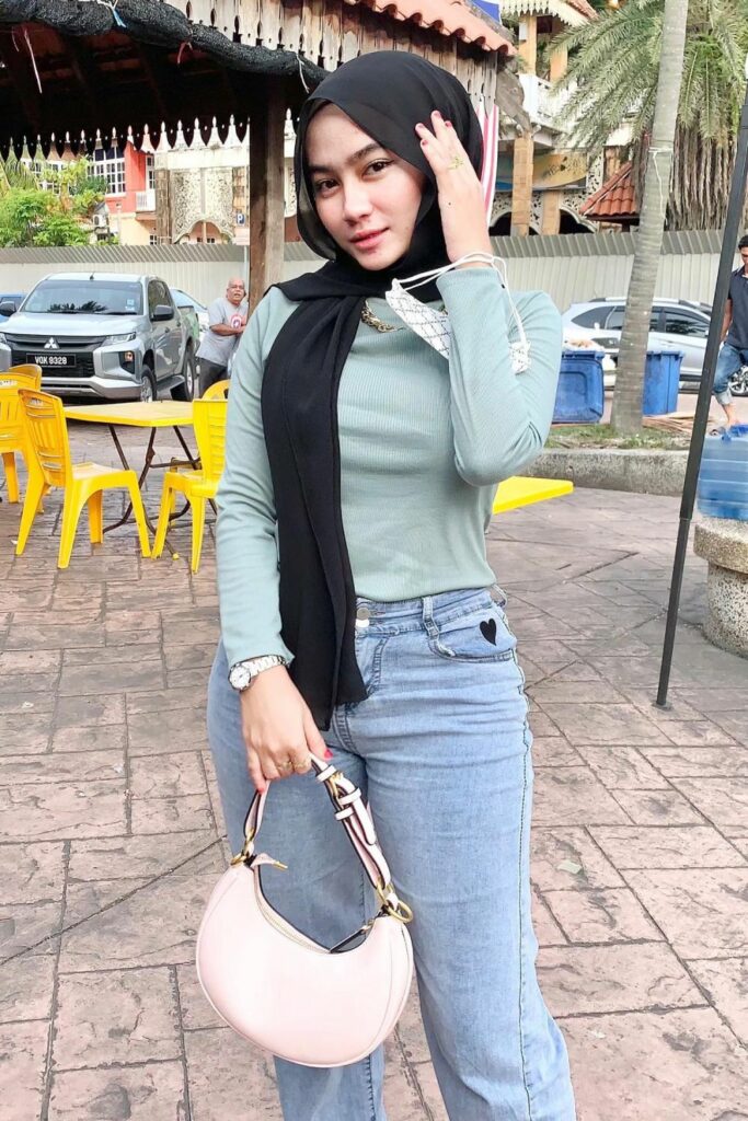 Eyny Mawar Jilbab Hot celana Jeans ketat manis