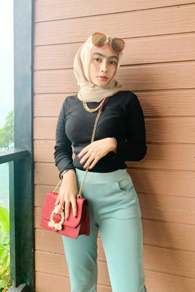 Eyny Mawar Selebgram Seksi Hijab Malaysia BH nyeplak