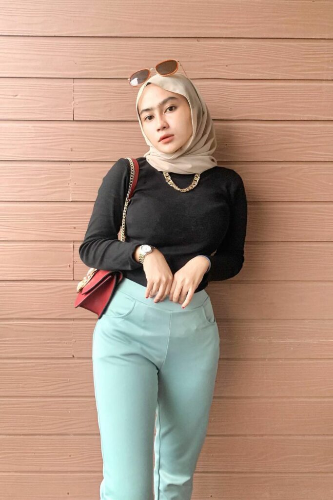 Eyny Mawar Selebgram Seksi Hijab Malaysia Celana Ketat Super Menggoda