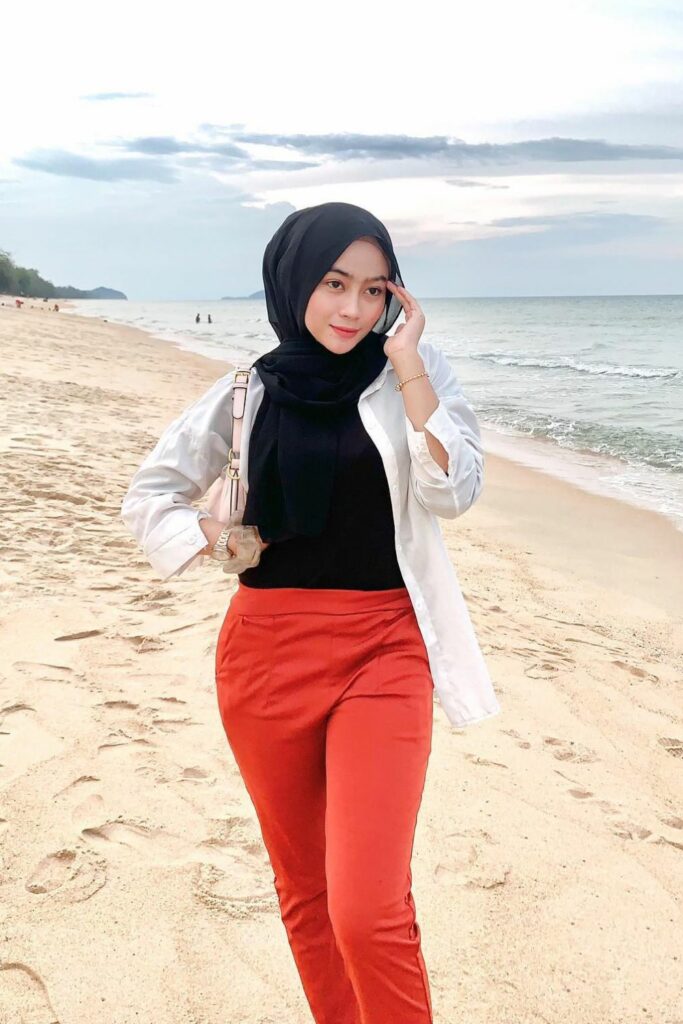 Eyny Mawar Selebgram Seksi Hijab Malaysia Wajah Imut