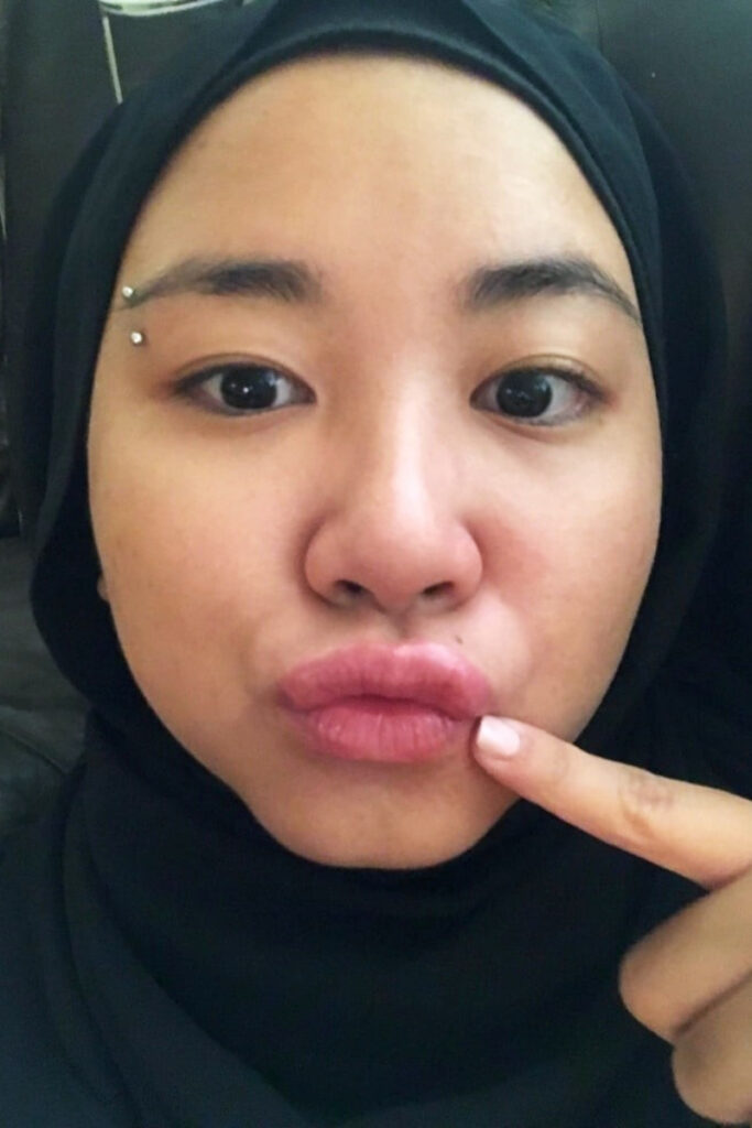 Fatin Muslim Hijab Malay tindik alis nakal