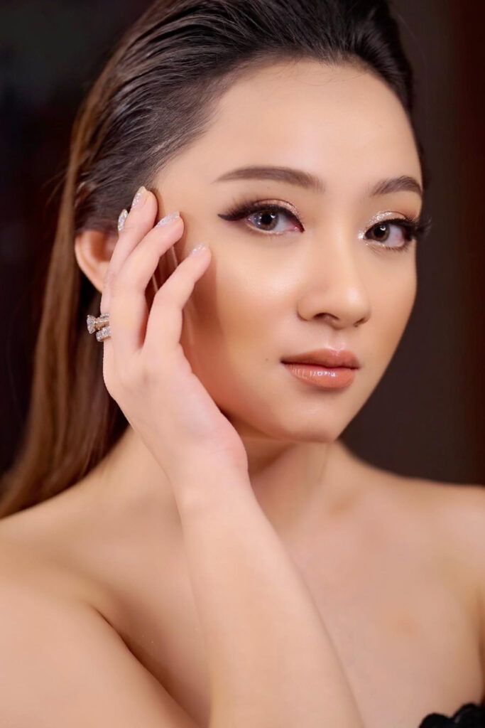 Meisita Lomania Selebgram Seksi Beauty FAce