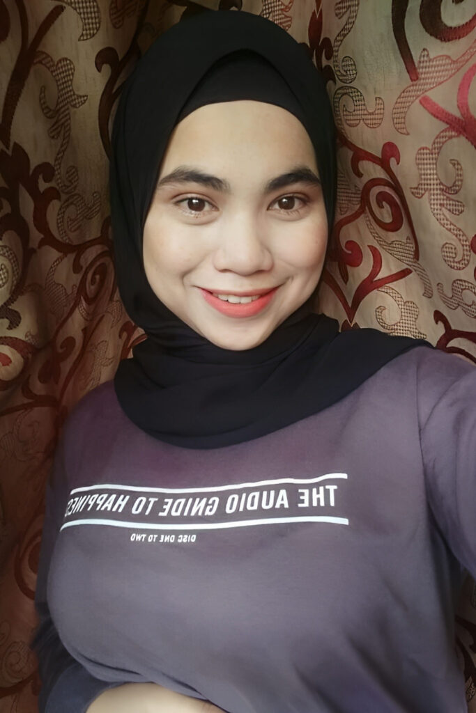 Skandal Hijab Naura senyum manis cewek Malay