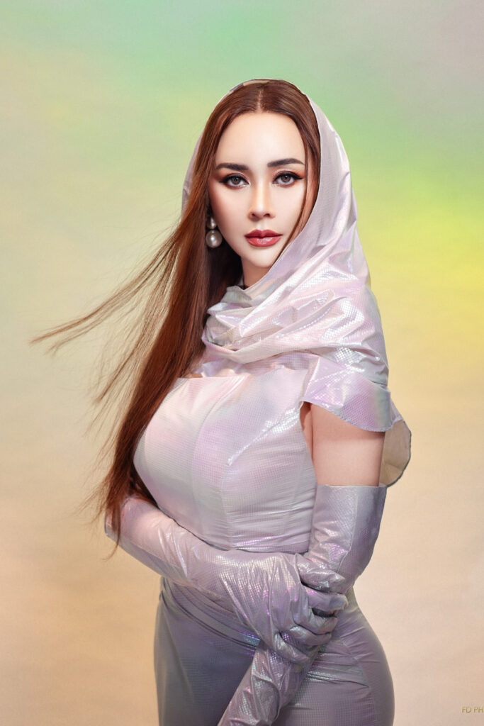 Aura Kasih Seksi Phtoshoot Lateks Hijab Bibir Tipis