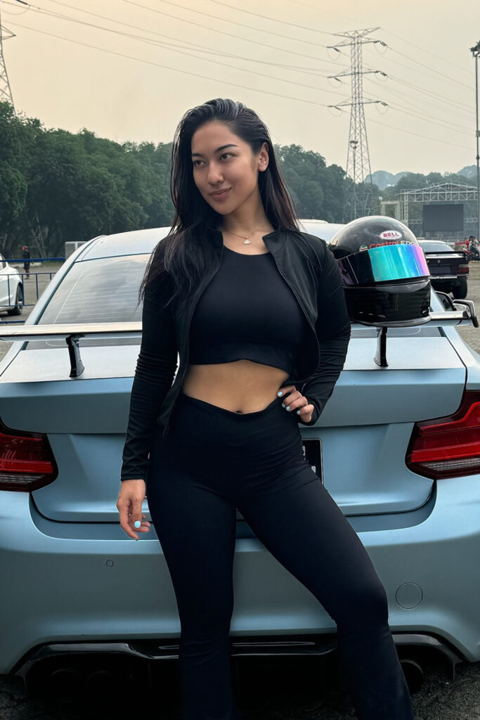 Sexy Women In Black OOTD Anindita Hidayat Pembalap Cewek seksi