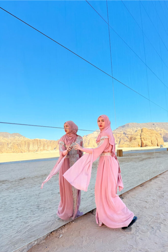 Happy Asmara Religi Biduan Hijab Manis Cantik Gamis Pink Bahenol