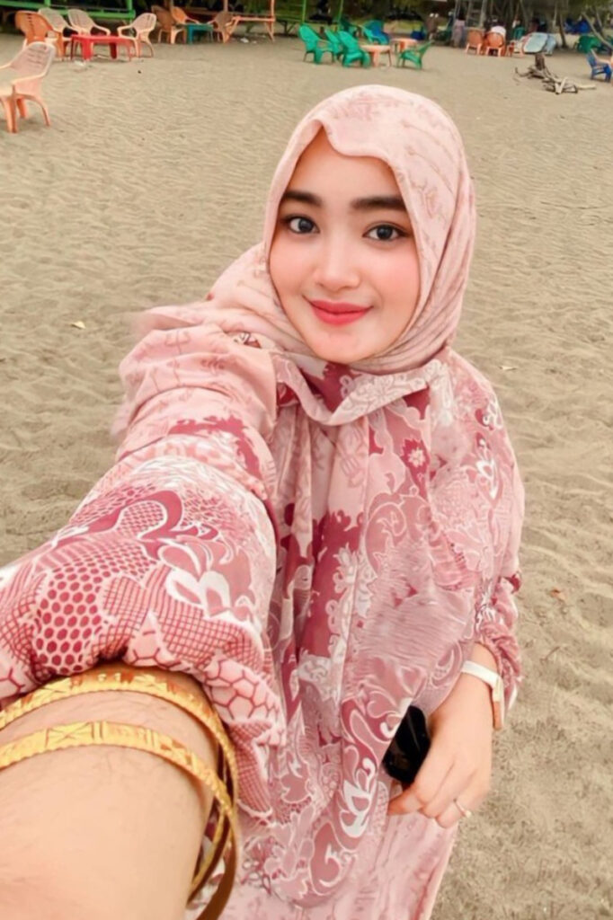 Janda empuk Pipi Tembem enak selfie hijab di pantai