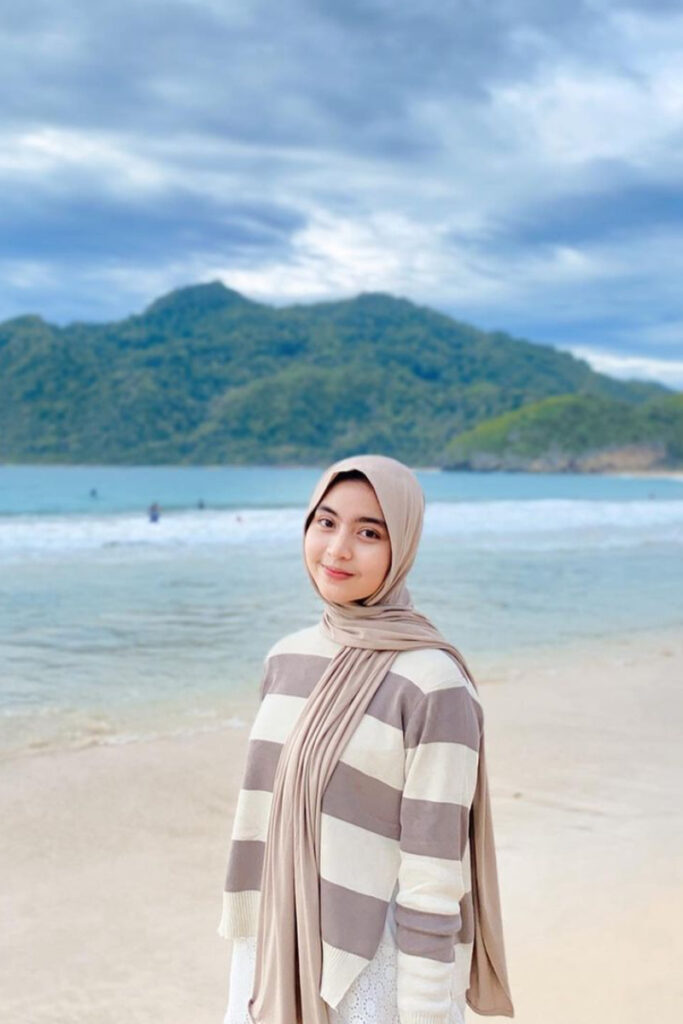 cewek aceh manis pantai aceh jilbab cantik