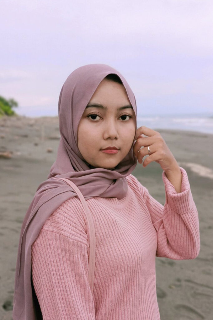 Ide Foto Selfie Cewek Hijab Pantai Dzargon