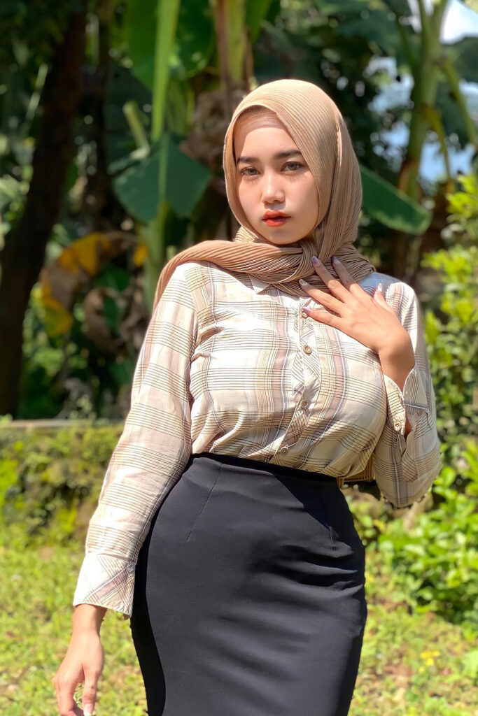 Elvira Lutfi Caliva Hijab Ketat Seksi OOTD Mahasiswi Menggoda Dosen