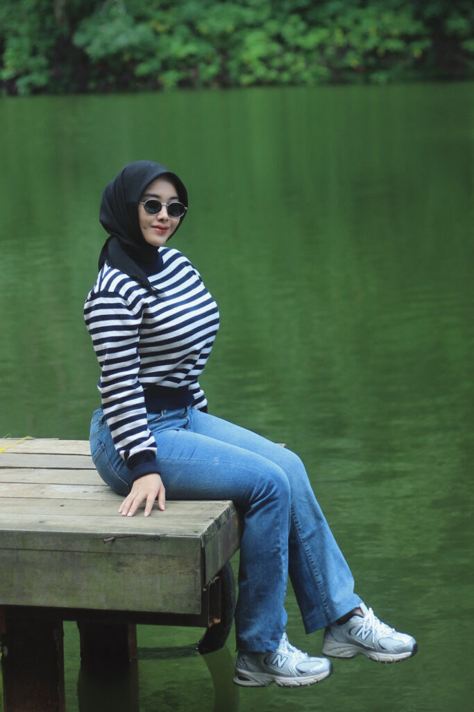 Foto Seksi Marfa Moela Jilbob celana jenas ketat