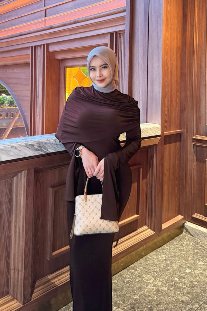 Foto Seksi Marfa Moela Jilbob gamis ketat