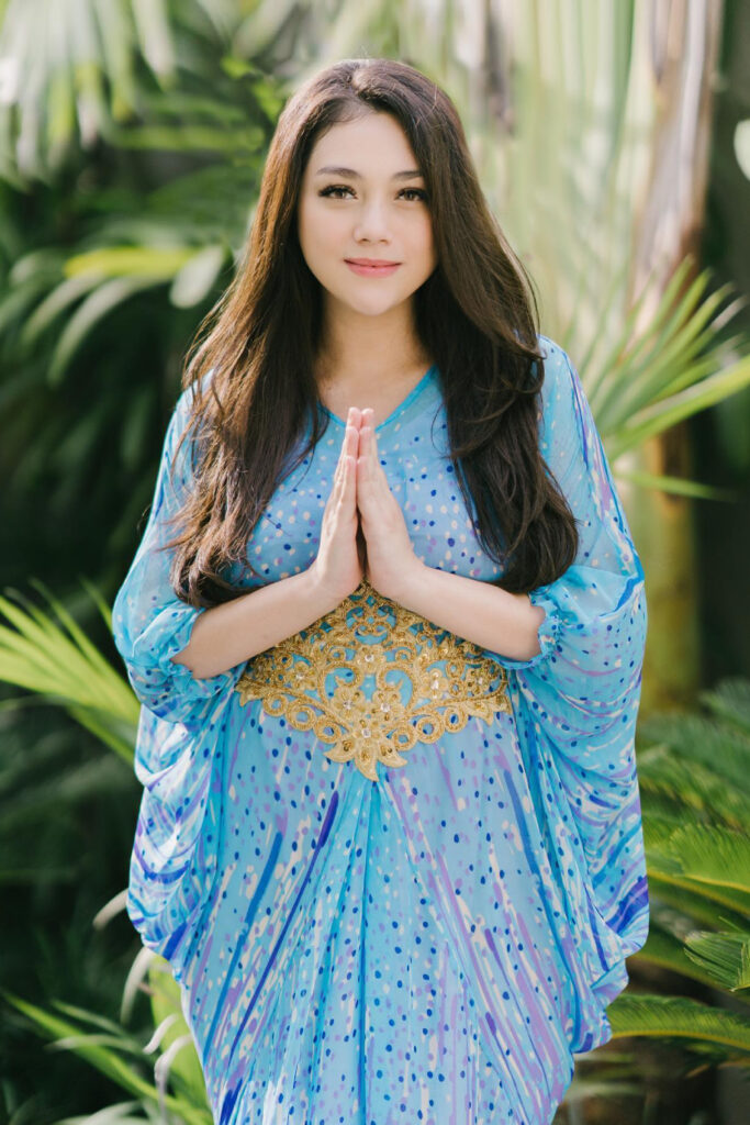 celine evangelista Kaftan Gamis Janda Kristen Biru