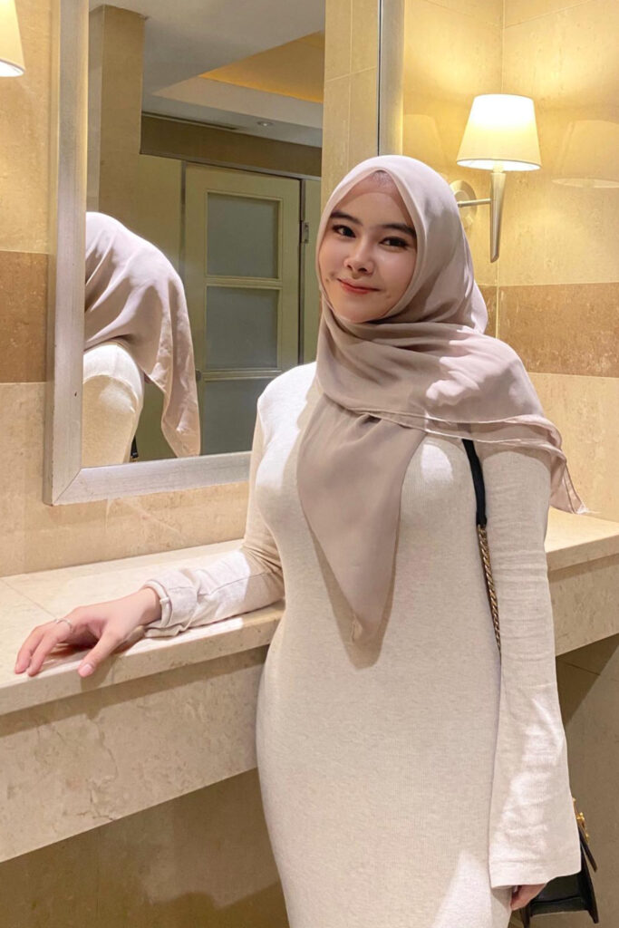 marfamoela eksklusif Hijab Seksi Foto Di WC