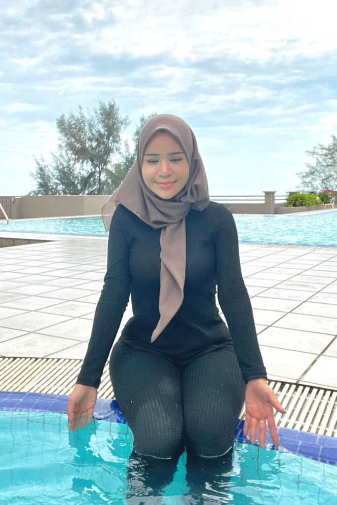 mia_razak9 Selebgram Mia Razak Malay Hijab Seksi Basah Main air