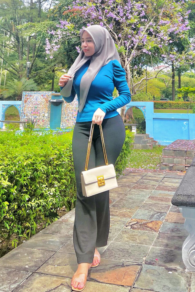 mia_razak9 Selebgram Mia Razak Malay Hijab Seksi Celana Ketat