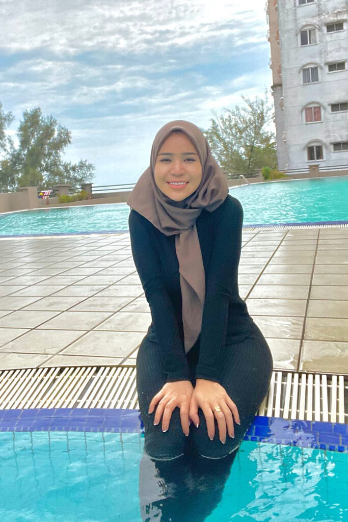 mia_razak9 Selebgram Mia Razak Malay Hijab Seksi Elus Paha