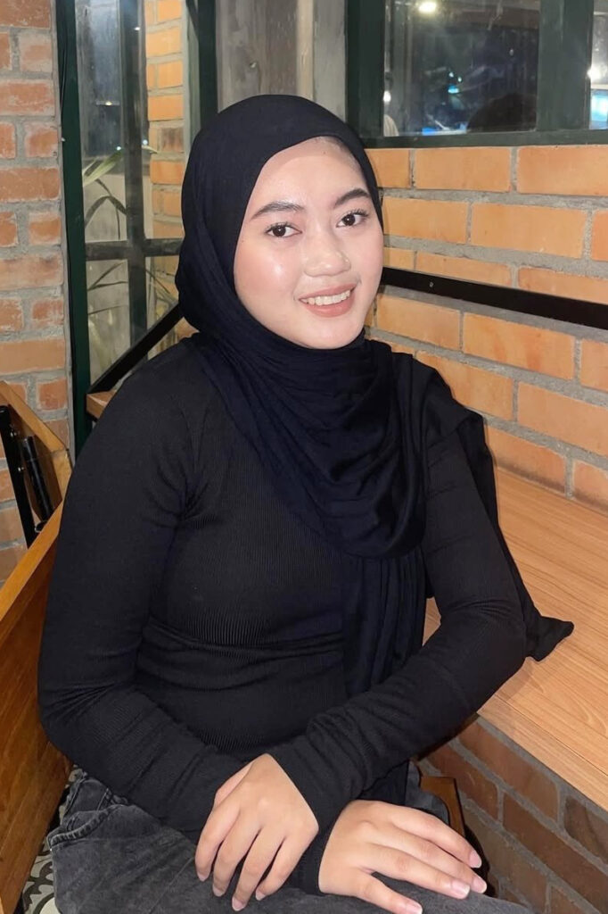 CEwek Hijab idaman manis dan hot