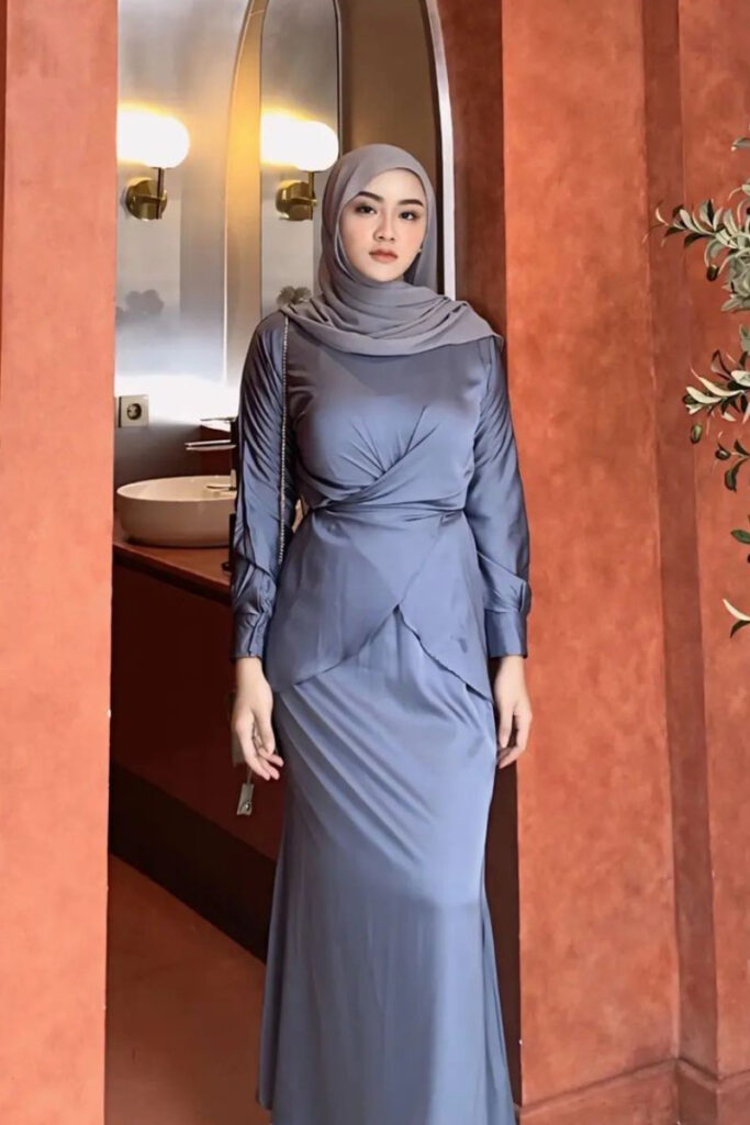 Sisi Putri Hilab Abu Abu gamis abu abu