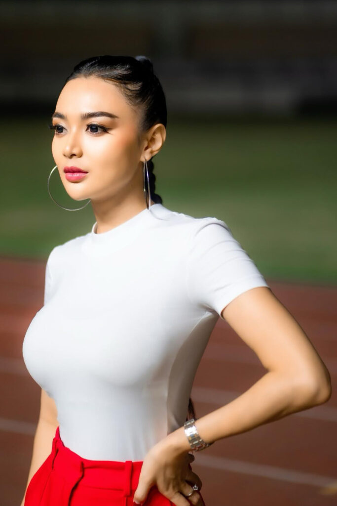 Wika Salim Seksi Tanktop Putih Ketat BH Nyeplak