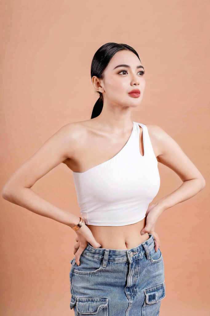 Wika Salim Seksi Tanktop Putih Ketat Leher Hot