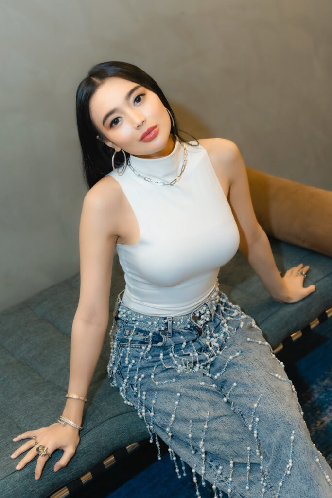 Wika Salim Seksi Tanktop Putih Ketat Toge Tobrut