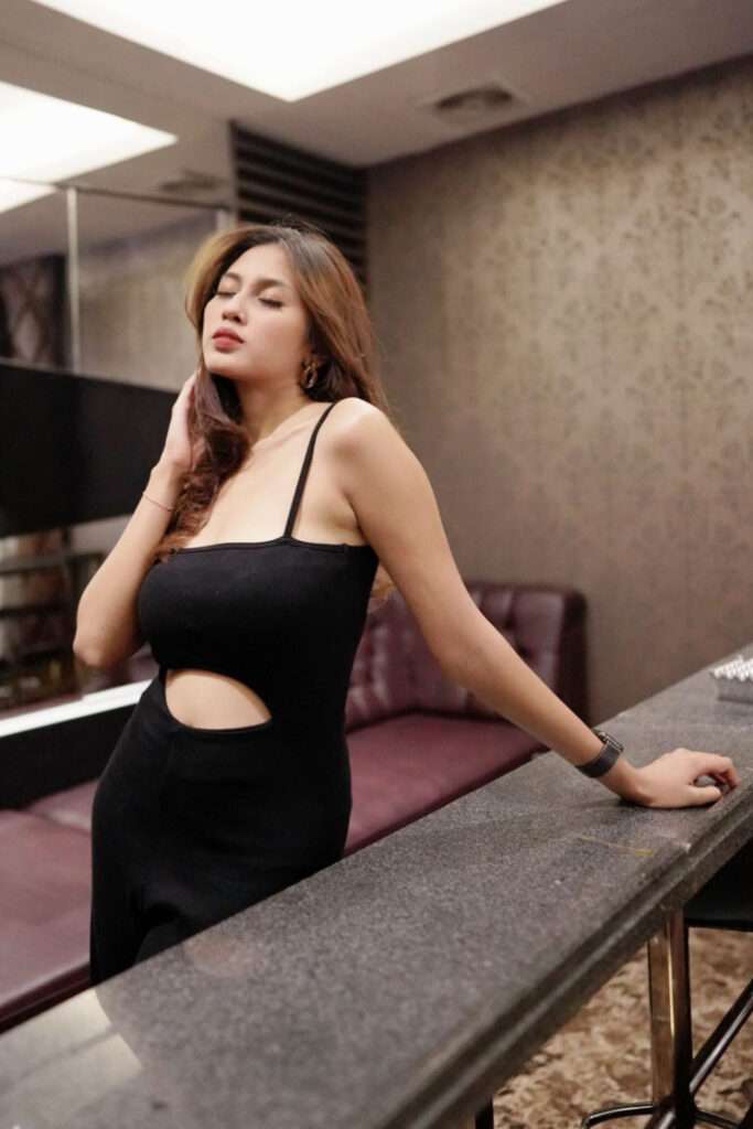 Bella Reforma Devi SPG Angel Good Ponsel Seksi Ketiak Mulus