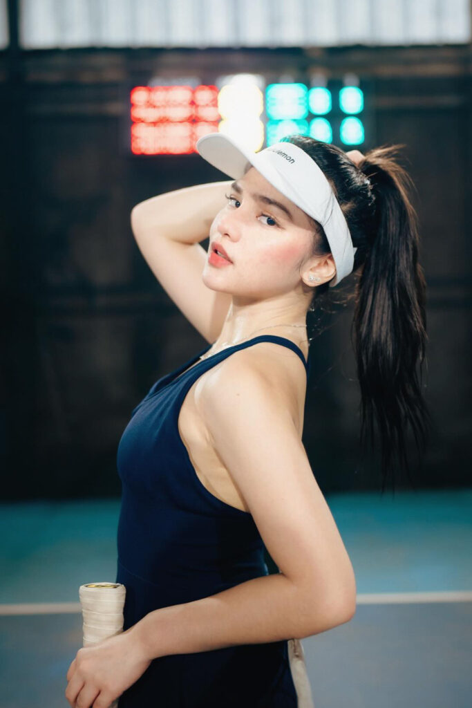 Davina Karmamoy Seksi Sporty Tenis POse menggoda