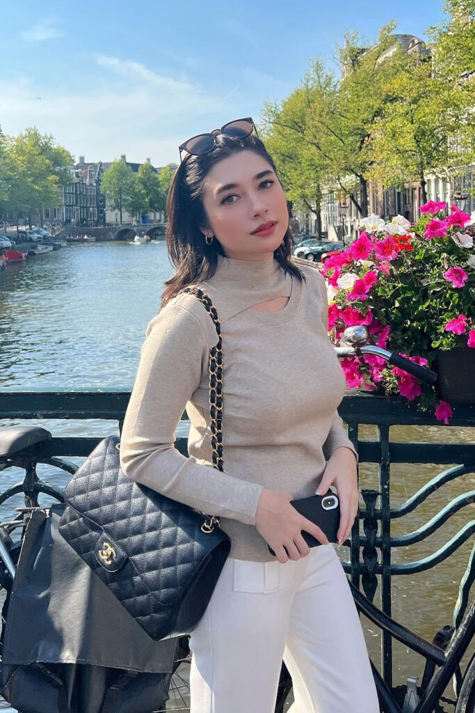 Foto Seksi Amanda Rigby Ketat