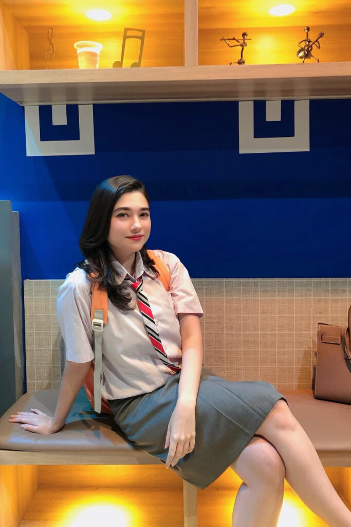 Foto Seksi Amanda Rigby Seragam Siswi SMA Seksi