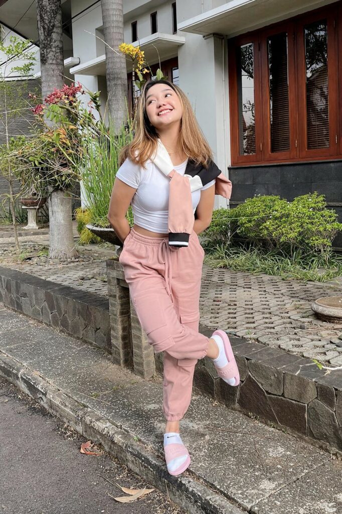 Kaos Ketat Seksi Chika Chandrika Hot Busa BH gede