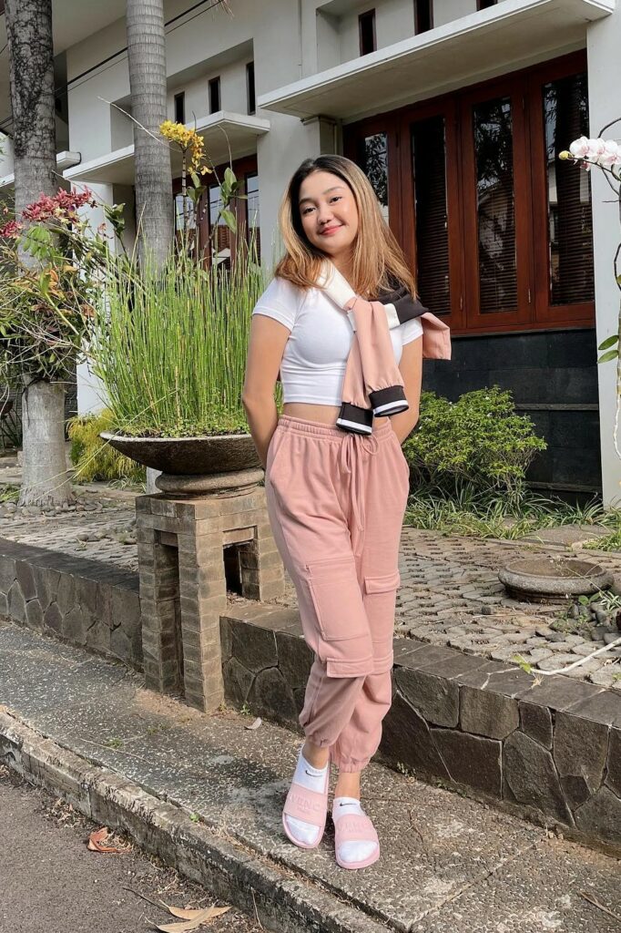 Kaos Ketat Seksi Chika Chandrika Hot Pink