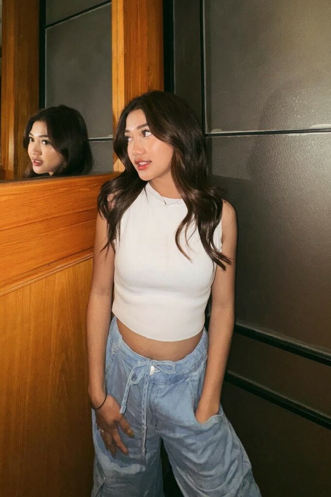 Kaos Ketat Toge Chika Chandrika Bra Nyeplak Perut buncit